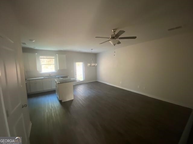 Foto del edificio - 1070 Honeysuckle St