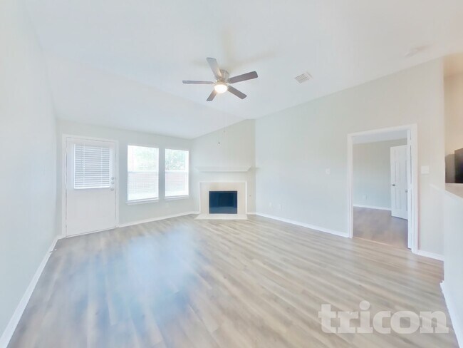 Foto del edificio - 2000 Natchez Dr