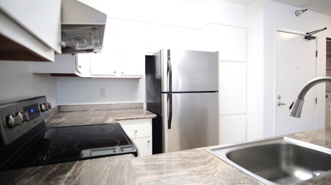 Building Photo - 39059 Guardino Dr
