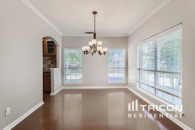 Building Photo - 2624 Dunbar Dr