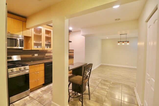 Building Photo - 12 Oak Creek Dr