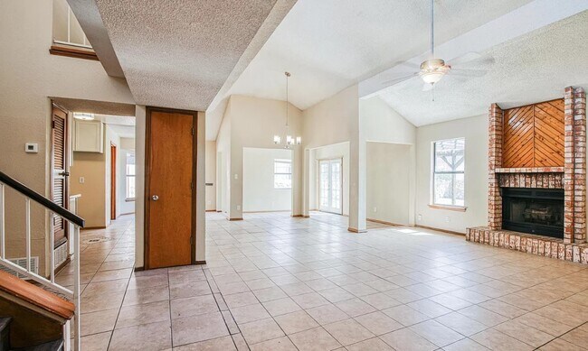 Building Photo - 1460 Sierra De Oro Drive