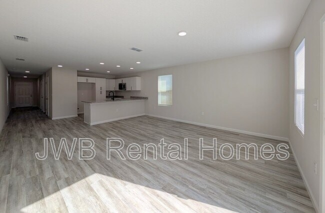 Foto del edificio - 8618 Cocoa Ave