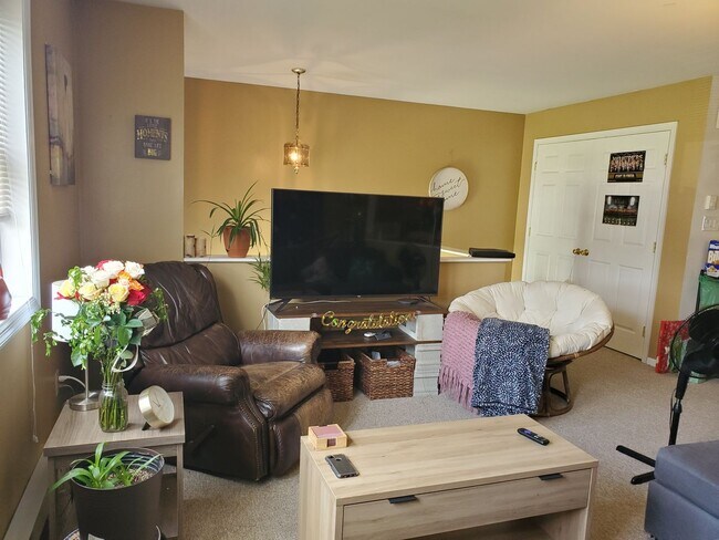 Building Photo - 3 Bedroom, 2 Bath Townhouse in Millersville