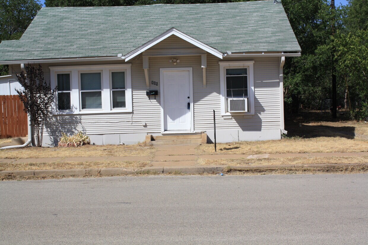 905 1st St, Brownwood, TX 76801 House for Rent in Brownwood, TX