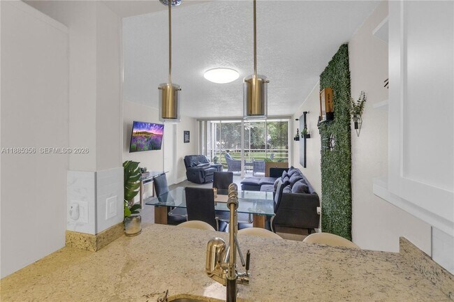 Foto del edificio - 9410 Poinciana Pl