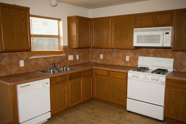 Foto del edificio - 6615 Providence View Ln