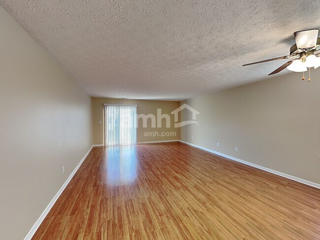 Foto del edificio - 8059 Sydney Ln