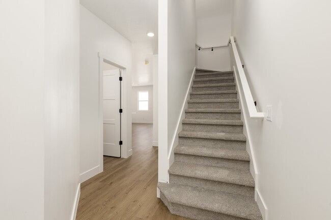 Building Photo - 2188 380 S