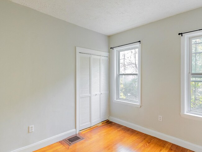 Building Photo - 17 Cawfield St