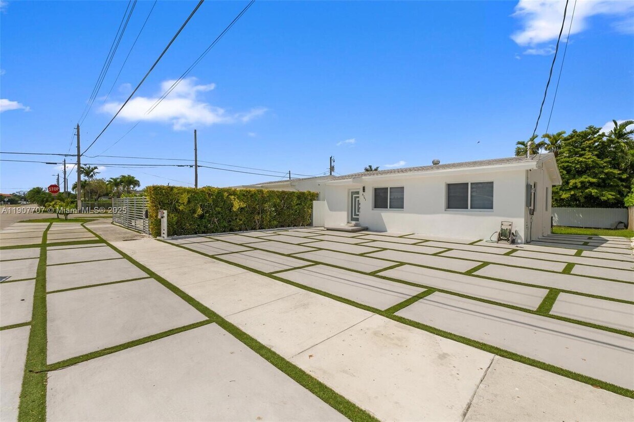 Foto principal - 8761 SW 34th St