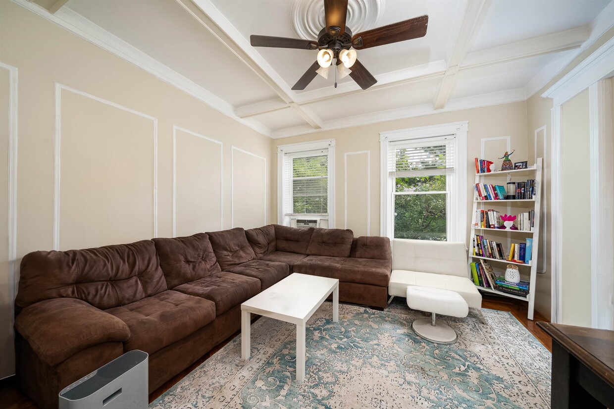 Primary Photo - 66 Romaine Ave