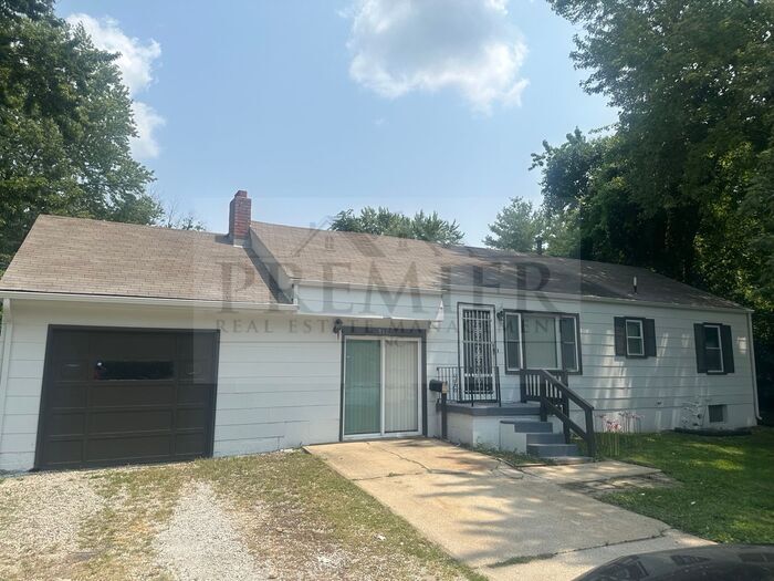 Foto principal - 3305 S Sterling Ave