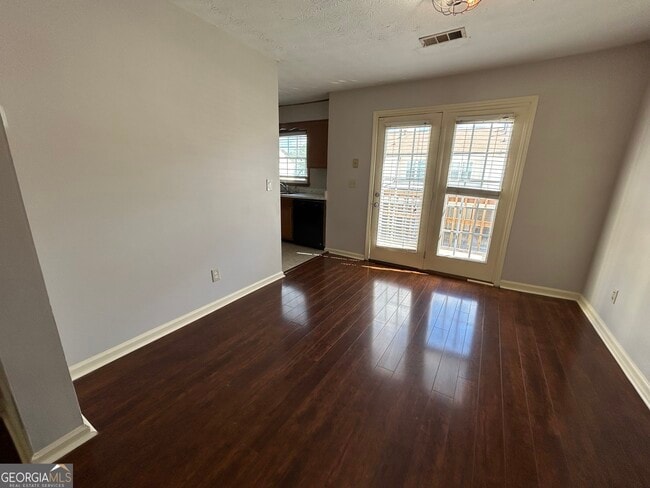 Building Photo - 216 High Creek Dr