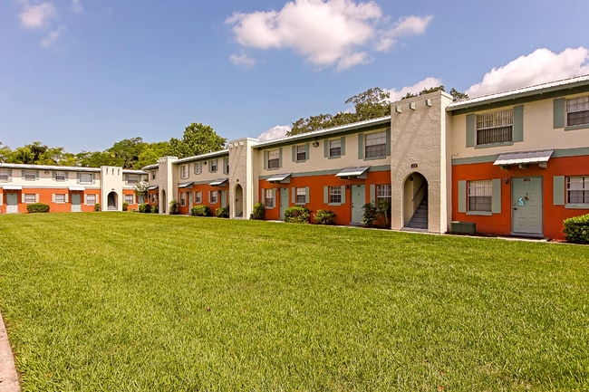 Building Photo - Victory Cove
