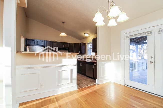 Building Photo - 425 Forest Grove Cir