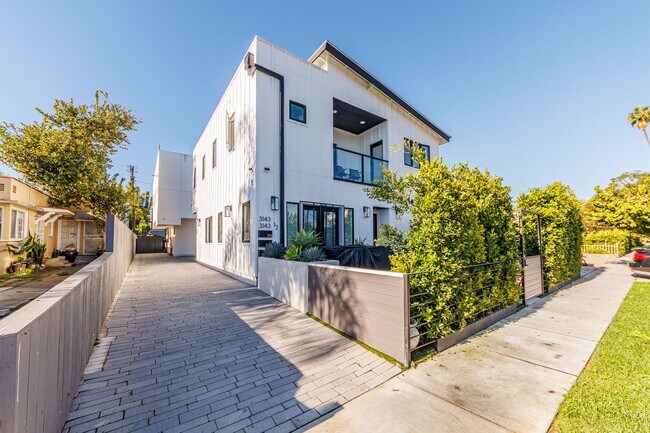 Foto del edificio - 3143 S Halm Ave