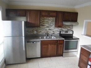 Building Photo - 10110 Westview Dr