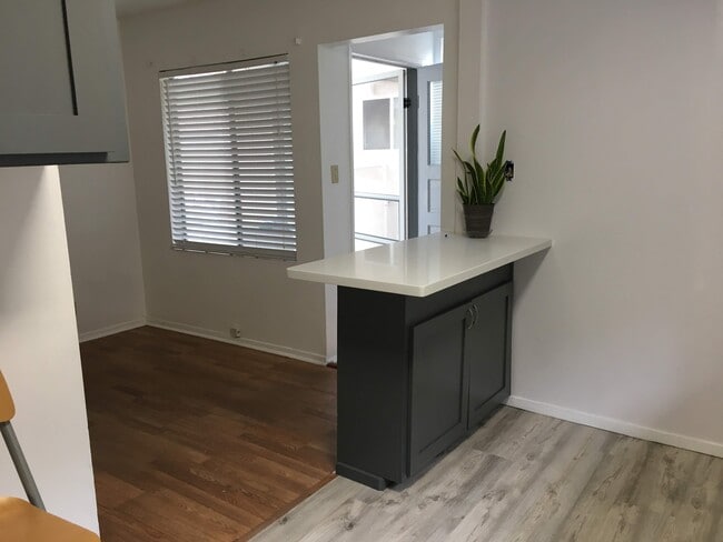 kitchen island 2x4 ft with view to front door - 4118 Mercury Ave