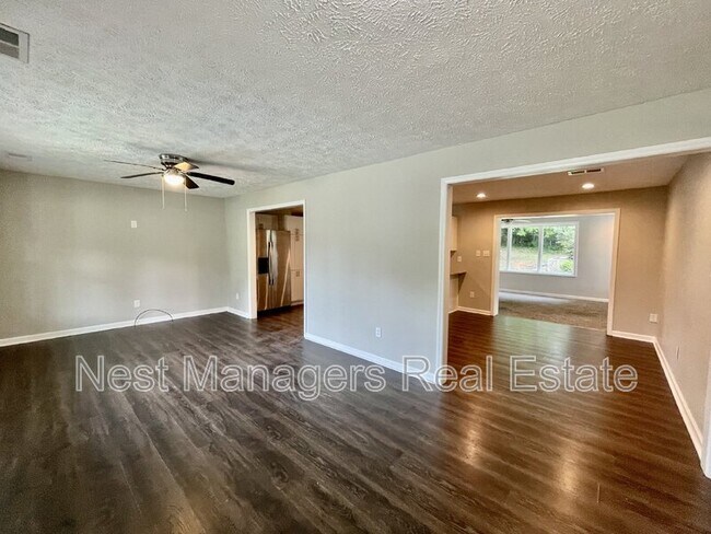 Building Photo - 371 Summerhill Road