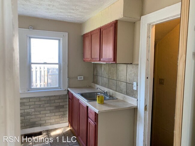 Building Photo - 3 br, 1 bath House - 12608 Rexwood Ave