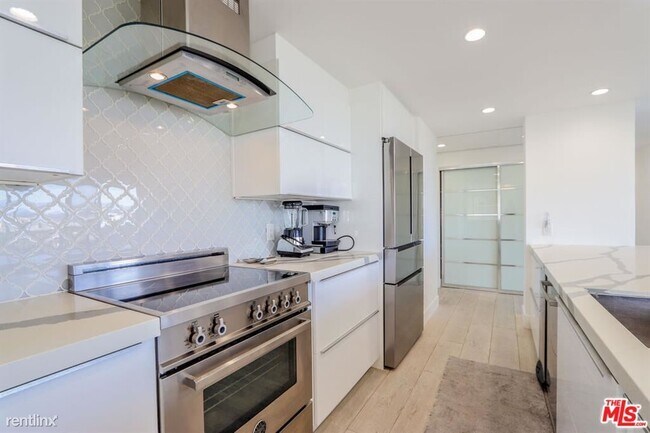 Foto del edificio - 2 br, 2 bath House - 2160 Century Hl # 506N