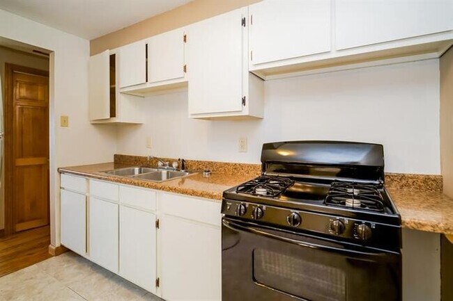 Building Photo - 973 Glen Hayes, Moon-Crescent Township, PA...