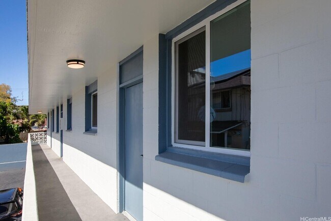 Building Photo - Manthos 94-322 Pupuole St
