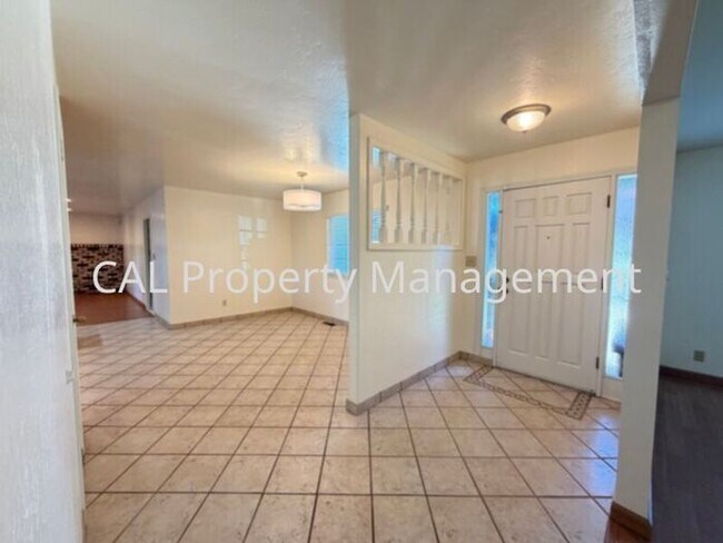 Foto del edificio - Beautiful 3 bedroom home in Hollister, CA!