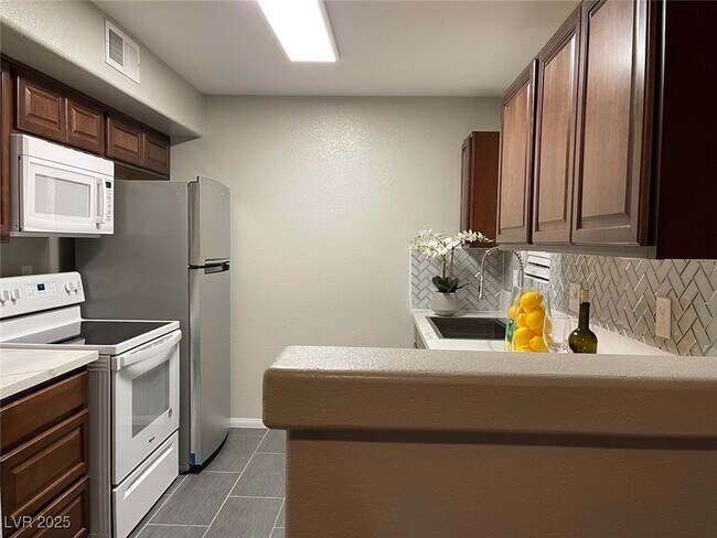 Foto del edificio - 2300 E Silverado Ranch Blvd