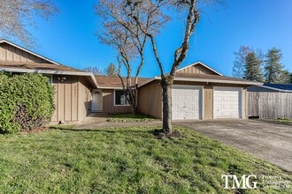 Building Photo - 2033 NE Darby St