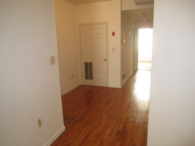 Building Photo - 530 Monroe St