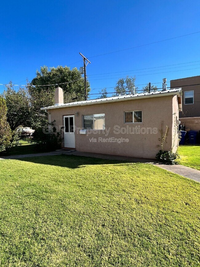 Foto del edificio - 2440 Rose Ave NW
