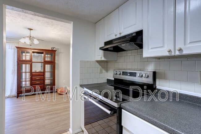 Foto del edificio - 14519 Farmcrest Pl