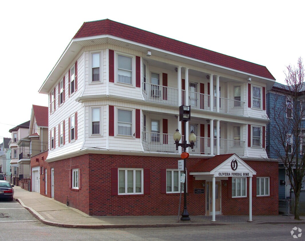Primary Photo - 215 Columbia St