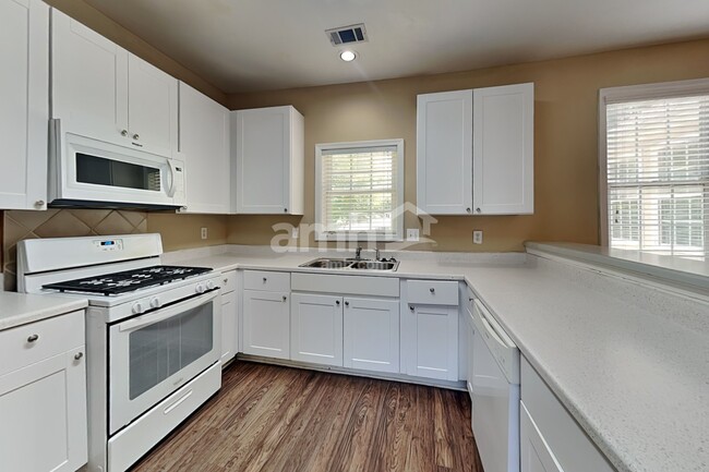 Foto del edificio - 1852 Clear Springs Ln