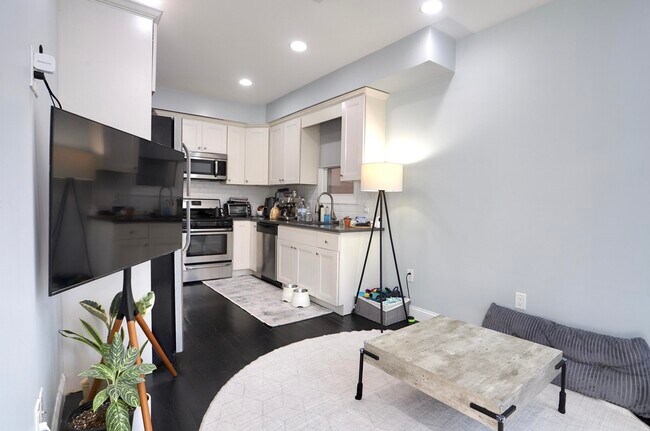 Building Photo - 108 43rd St
