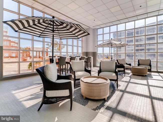 Building Photo - 250 President St