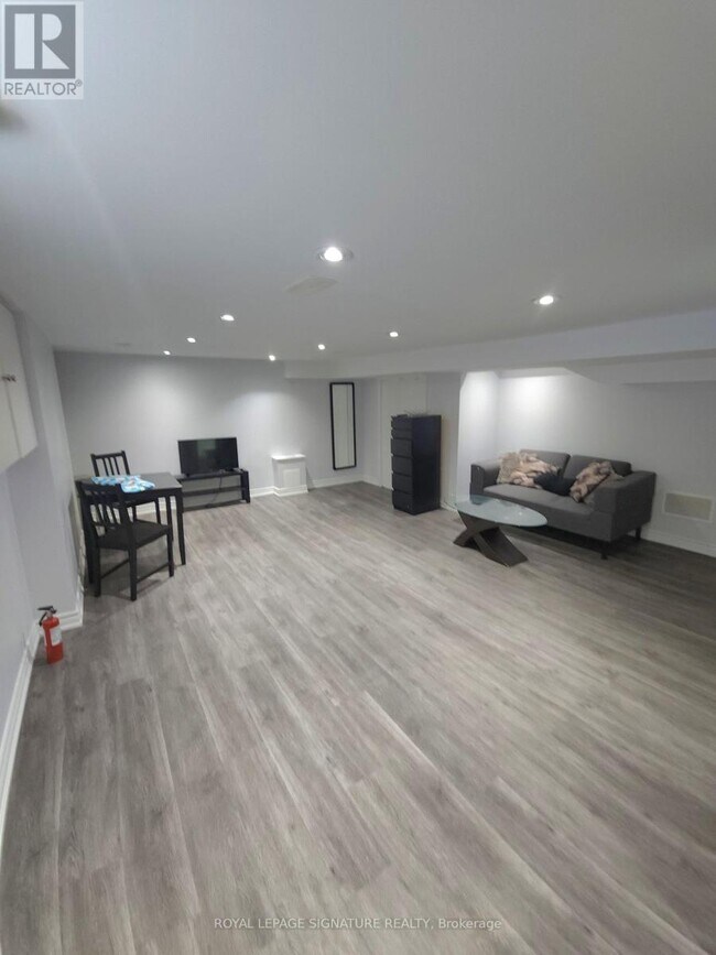 Photo du bâtiment - 56 Bloomfield Ave