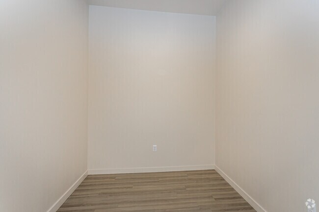1BR, 1BA - 724SF - Stadium Apartments