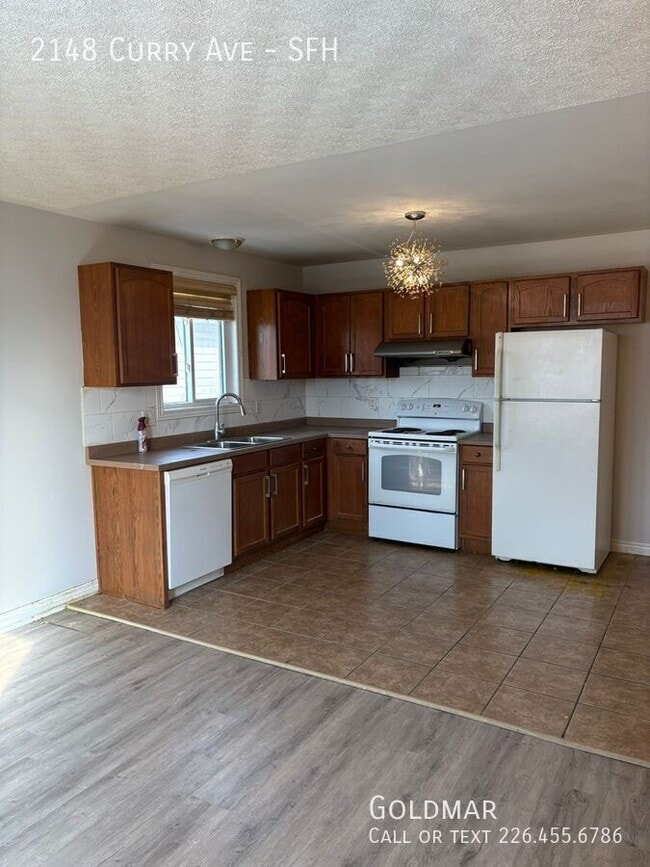 Building Photo - Stunning Single Family Home