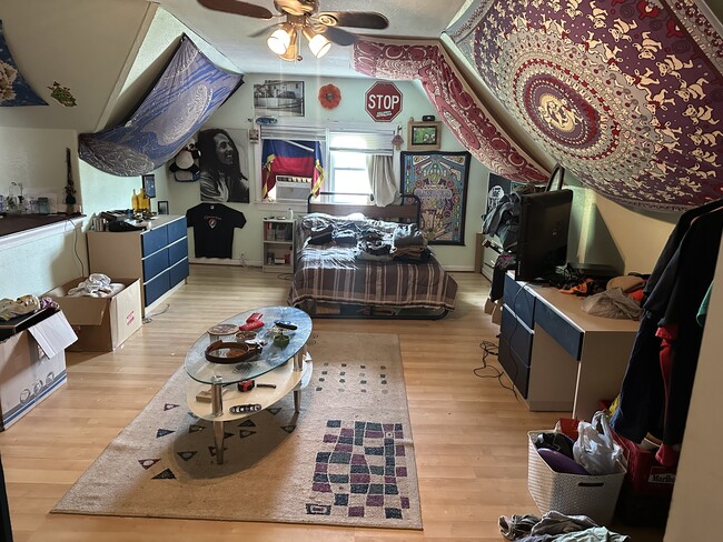 Photo - 1904 W Main St House