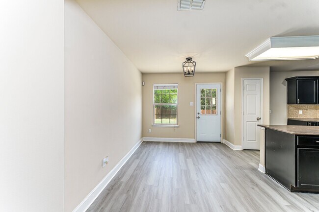 Foto del edificio - 5946 Harbor Glen Dr