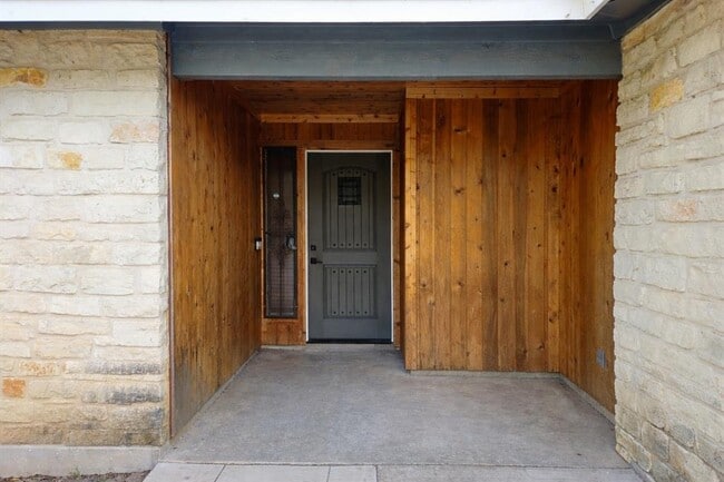 Foto del edificio - 6901 Shannon Dr