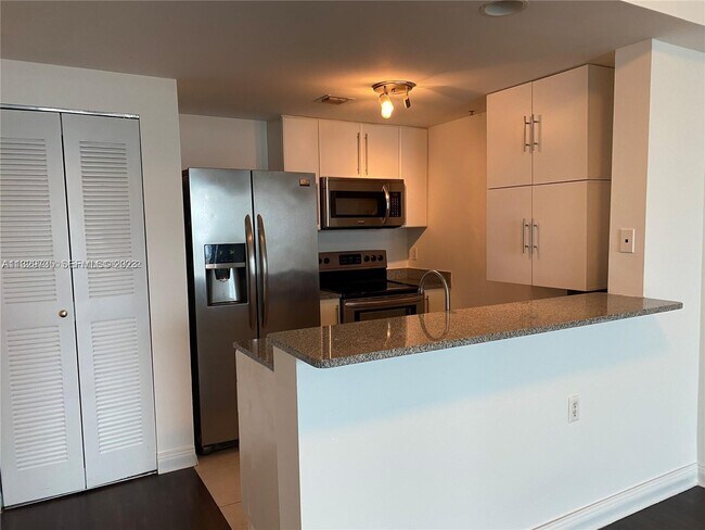 Foto del edificio - 275 NE 18th St