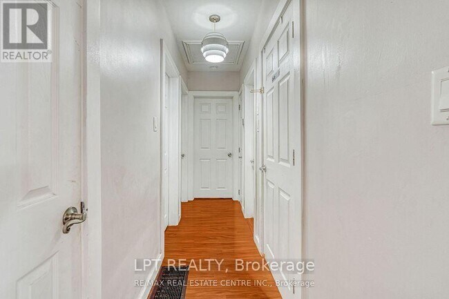 Photo du bâtiment - 421 St Augustine Dr