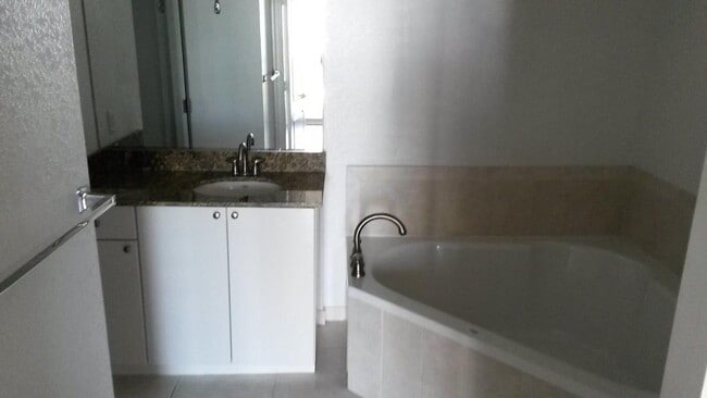 Building Photo - 1830 Radius Dr