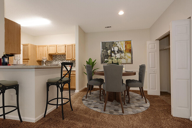 Foto del edificio - Forest Oaks Apartment Homes