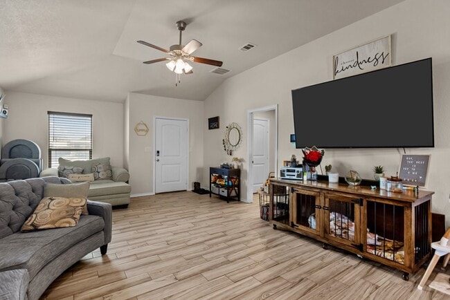 Foto del edificio - 9008 Rice Ave