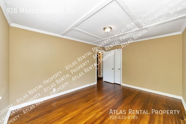 Building Photo - 928 Meadowbrook Dr